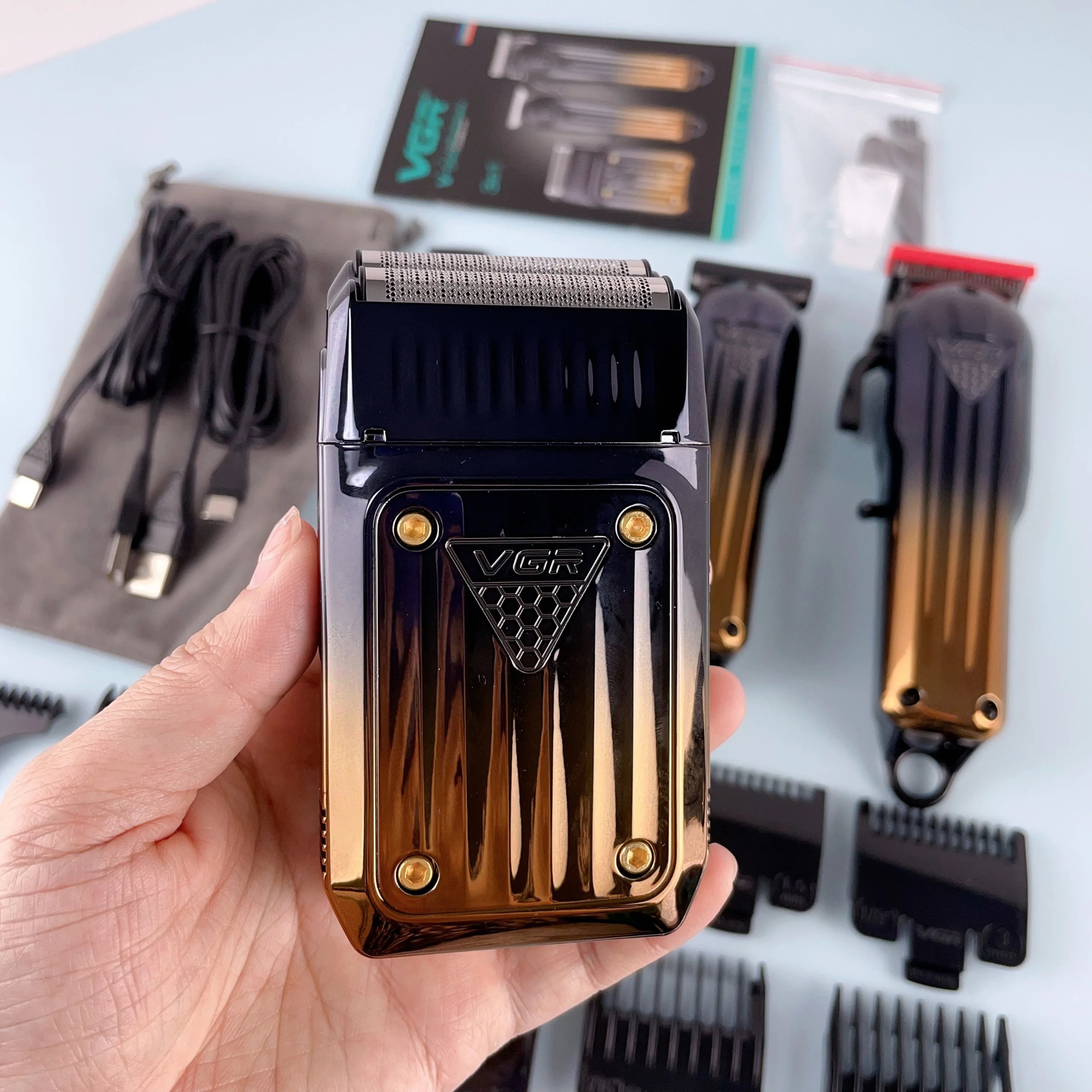 Pack de 3 Tondeuses Professionnelle VGR V-644 + Cape (drap de coiffure) Offerte