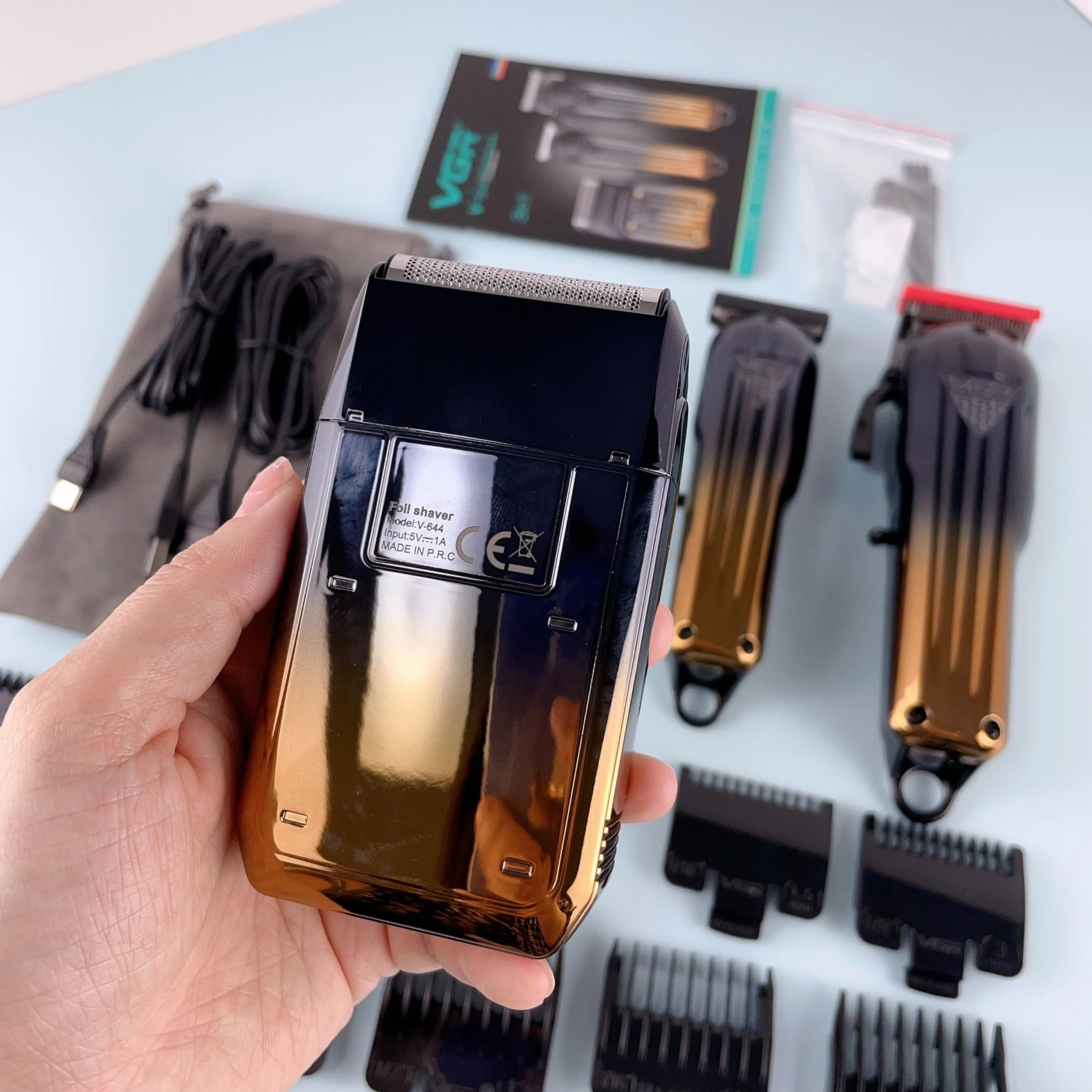 Pack de 3 Tondeuses Professionnelle VGR V-644 + Cape (drap de coiffure) Offerte